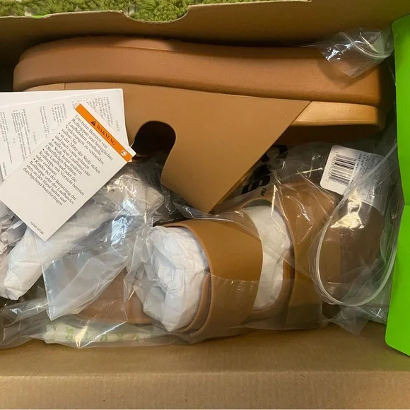 CROCS Tan Comfort Sandals with Smooth Finish - Picture 4 of 4